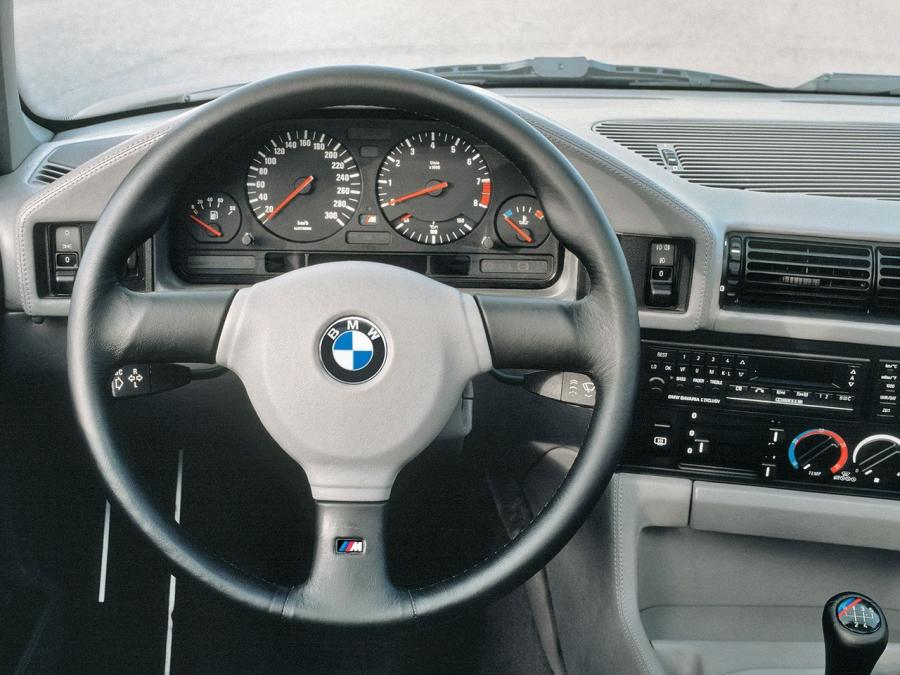  BMW M5 1988 года  (фото 32 из 47)